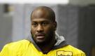 Linebacker James Harrison von den Pittsburgh Steelers hat für einen Eklat gesorgt. In einem Interview der Augustausgabe des Magazins Mens Journal beschimpfte er den NFL Commissioner Roger Goodell unter anderem als crock (altes Ekel) und devil (Teufel). Hintergrund für die drastischen Aussagen Harrisons dürfte der seit Wochen andauernde Streit zwischenSpielergewerkschaft und Klubbesitzern über die Spielergehälter sein. Foto: dapd