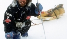 Wer auf den Mount Everest steigt, braucht nicht auch noch vom Zehner springen zu knnen. Reinhold Messner ist auf dem Weg nach oben, aber schwimmen kann er nicht. Foto: dpa