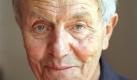 Der Schauspieler Heinz Bennent ist tot. Er starb am Mittwoch im Alter von 90 Jahren im Kreise seiner Familie in Lausanne, wie das Renaissance Theater in Berlin mitteilte. Bennent war in rund 150 Rollen in Theater, Film und Fernsehen zu sehen. Mit seinem Sohn David stand er in Volker Schlöndorffs Verfilmung von Günter Grass' «Blechtrommel» vor der Kamera. Foto: dpa