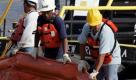  	

Workers load oil booms onto a boat to assist in the containment of oil from a leaking pipeline in the Gulf of Mexico near the coast of Louisiana in Venice, La., Thursday, April 29, 2010. The leak resulted from last week's explosion and collapse of the Deepwater Horizon oil rig. (AP Photo/Patrick Semansky) ** zu unserem KORR. ** Foto: AP