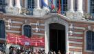 Hunderte gedachten der Opfer von Toulouse in einer Schweigeminute. Foto: Caroline Blumberg Foto: dpa