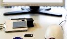 Per Mail verschicken, auf Papier zurückbekommen: Viele Hobbyfotografen lassen ihre Bilder bei Internet-Anbietern entwickeln. (Bild: [M] Schierenbeck/Wenda/dpa/tmn) Foto: dpa