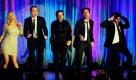 Die Darsteller der Comedy-Serie The Big Bang Theory Kaley Cuoco, Jim Parsons, Simon Helberg, Johnny Galecki und Kunal Nayyar präsentieren während der 19ten Benfizveranstaltung A Night at Sardi's zugunsten des Alzheimer Verbandes eine Hommage für Cole Porter. Foto: dapd