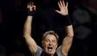 Bruce Springsteen performs with the E Street Band at the Spectrum in Philadelphia, Tuesday, Oct. 20, 2009. The Spectrum is slated for demolition to make way for the planed Philly Live, a new retail, restaurant, and entertainment district. (AP Photo/Matt Rourke) Foto: ap/Matt Rourke