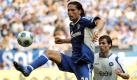 Kevin Kuranyi würde auf dem Transfermarkt rund 9 Millionen Euro bringen und Schalke 04 braucht Geld. Doch ob Trainer Felix Magath den Stürmer abgeben mag? Eine Verlängerung seines Vertrages wäre dringend nötig, sonst kann er im Sommer ablösefrei wechseln. Foto: dpa