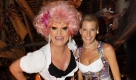 Bei Drag Queen Olivia und Giulia Siegel geht es schrill zu. Foto: dpa