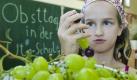 Gesunde Ernährung gehört längst nicht mehr nur in die heimischen vier Wände. Immer mehr Schulen setzen auf das Konzept und machen daraus Projekttage. Foto: ddp