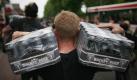 Da sind wieder zwei Paletten Bier durch meinen schmächtigen Körper geflossen - Angeberstolz nach einem überstandenen Festivalwochenende benötigt überdurchschnittliche Logistikkenntnisse. Foto: ddp