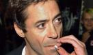Als Sohn eines Regisseurs war der Weg für Robert Downey jr. nachHollywood fast schon vorgezeichnet. Nach den ersten Erfolgen kamen Drogen und Gefängnis. 2000 spielte Robert Downey jr. in der Serie Ally McBeal eine der Hauptrollen. 2001 wurde er entlassen, weil er zu einer Haftstrafe verurteilt wurde. 2003 kehrte er auf die Kinoleinwand zurück. Seit den Erfolgen von Iron Man und Tropic Thunder, für den es sogar eine Oscar-Nominierung gab, hat ihm Hollywood verziehen. Foto: dpa