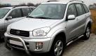 Allradantrieb und viel Bodenfreiheit: SUVs sind ein Paradebeispiel für wintertaugliche Autos. Der Toyota RAV4 hat diese Fahrzeuggattung 1994 begründet. Seine Eignung für kalte Tage vereint er mit den Attributen seines Herstellers: Langweilige Optik, aber ein zuverlässiger Partner. Das sorgt für stabile Gebrauchtpreise. Foto: wikipedia/RudolfStricker/CreativeCommonsLicence