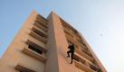 Spiderman? Mitnichten! Das neu gegründete Spezialkommando der indischen Nationalgarde für Mumbai zeigt sein Können. Foto: Divyakant Solanki Foto: dpa