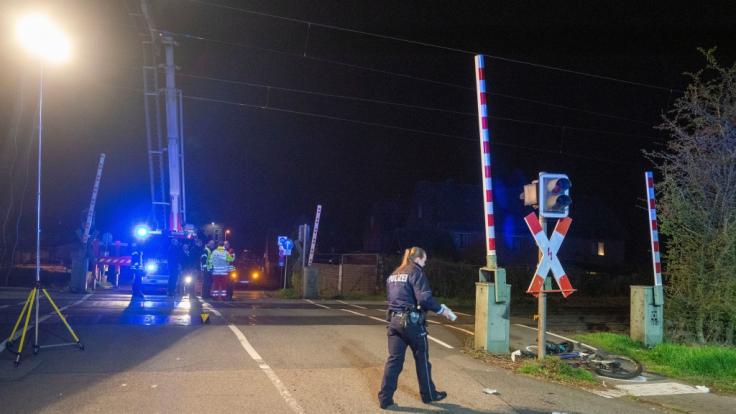 Fahrradfahrer (20) von Zug erfasst und tödlich verletzt