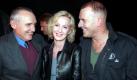 Im Rahmen einer Pressekonferenz am Donnerstag (01.10.1998) am Drehort im Prominentenviertel in Köln-Hahnwald stellen sich Dennis Hopper, Katja Flint und Heino Ferch (vl) den Fragen der Journalisten. Sie sind die Hauptdarsteller in einem Thriller mit dem Titel 'Straight Shooter', der einen persönlichen Rachefeldzug gegen Führungskräfte aus Wirtschaft und Kernkraftwerken zum Inhalt hat. dpa COLOR Foto: dpa