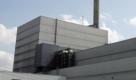 Das Kernkraftwerk Kruemmel in Geesthacht. Sieben deutsche Atomkaftwerke, die vor Ende 1980 in Betrieb gegangen sind, werden fuer die Zeit des Ueberpruefungs-Moratoriums voruebergehend fuer drei Monate abgeschaltet. Dies sagte Bundeskanzlerin und CDU-Chefin Angela Merkel am Dienstag in Berlin nach einem Treffen mit den Ministerpraesidenten der Laender, in denen Kernkraftwerke betrieben werden. Betroffen sind die Atommeiler Biblis A und B, Neckarwestheim 1, Brunsbuettel, Isar I sowie Unterweser und Philippsburg 1. Foto: dapd