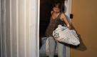 Lindsay Lohan's assistant Eleanor, no last name given, leaves the Pickford Lofts sober living house in Los Angeles, Calif., on Monday, July 19, 2010 with with bags of clothing belonging to the Lohan. (AP Photo/John Lazar)


 Foto: ap