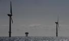 Windkraftanlagen des Offshore-Windparks alpha ventus drehen sich vor Borkum in der Nordsee. Der erste deutsche Offshore-Windpark, 45 Kilometer vor der Nordseeinsel Borkum, wird am Dienstag in Betrieb genommen. Zwölf Windkraftanlagen erzeugen den Strom, der ausreichen würde, um 50.000 Haushalte mit Strom zu versorgen. Der Windpark wird von den Energiekonzernen EWE, E.on und Vattenfall betrieben. Foto: ddp