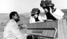 Wohl selten hat eine Krankheit der Musik so viel gegeben:Der 1925 in Montreal geborene Oscar Peterson lernte als Kind zunächst Trompete. Als er nach einer Tuberkulose-Erkrankung Probleme mit seiner Lunge hatte, wechselte er  ans Klavier - und brachte es dort zu kaum erreichter Meisterschaft. Er stand mit praktisch allen Größen des Jazz auf der Bühne, nahm mehr als 100 Alben auf und bekam sieben Grammys. Peterson (das Foto zeigt ihn bei einem Gastspiel im Schwarzwald) starb 2007. Foto: Universal Music