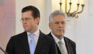 Nachdem CSU-Wirtschaftsminister Michael Glos entnervt sein Amt aufgibt, übernimmt Karl-Theodor zu Guttenberg - und mausert sich in kürzester Zeit zum Polit-Star. Foto: dpa