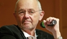 Christian Zimmermann spricht am Donnerstag, 9. Oktober 2008, in Erfurt waehrend des 5. Kongresses der Deutschen Alzheimer Gesellschaft ueber seine Erkrankung. Medizinische und pflegerische Aspekte der Alzheimer-Krankheit stehen im Mittelpunkt der Tagung unter dem Motto Aktiv fuer Demenzkranke. (AP Photo/Jens Meyer) --- Christian Zimmermann talks about his Alzheimer's disease during the 5th German Conference of the German Alzheimer Society in Erfurt, central Germany, on Thursday, Oct. 9, 2008. (AP Photo/Jens Meyer) Foto: ap