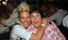Claudia Effenberg (l), Frau von Ex-Fußballer Effenberg, und ihre Schwiegermutter Magret feiern am Samstag (19.09.2009) im Käfer-Festzelt auf dem 176. Oktoberfest auf der Theresienwiese in München (Oberbayern). Die Wiesn ist das größte Volksfest der Welt und geht bis zum Sonntag (04.10.2009). An den 16 Festtagen werden rund sechs Millionen Besucher erwartet. Foto: Felix Hörhager dpa/lby +++(c) dpa - Bildfunk+++ Foto: dpa