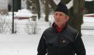 Er ist 75 Jahre alt und beendete beim Leipziger Wintermarathon seinen 1667. Marathon: Horst Preisler kam allerdings erst ins Ziel, als der Lauf offiziell schon beendet war und es zu dämmern begann. Foto: news.de