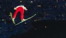 Der Österreicher Thomas Morgenstern springt beim Weltcup der Skispringer in Sapporo zum Sieg.  Foto: dpa