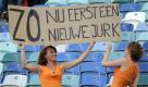 Fans hold a banner reading 'First of all, a new dress' during the World Cup group E soccer match between the Netherlands and Japan at the stadium in Durban, South Africa, Saturday, June 19, 2010.  (AP Photo/Frank Augstein) Foto: ap