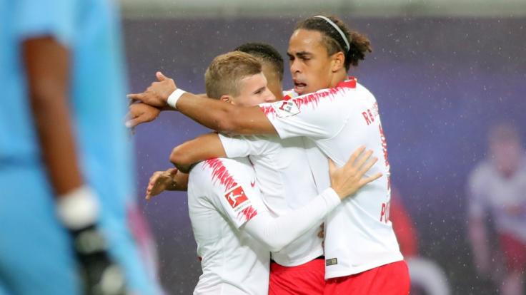 Erleichterung bei Timo Werner (l), Yussuf Poulsen (r) und Matheus Cunha (verdeckt). RB Leipzig zieht in die Gruppenphase der Europa League ein.