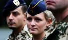 Für Oberfeldwebel Corinna K. vom Bataillon Elektronische Kampfführung 912 und ihre Kollegen geht es nach dem  Appell in der Clausewitz-Kaserne in Nienburg ins Krisengebiet nach Afghanistan. Der niedersächsische Ministerpräsident McAllister (CDU) verabschiedete die Soldaten. Die Rekruten gehören dem Bataillon Elektronische Kampfführung an und sollen ihre Kameraden im Land ablösen. Seit über vier Jahren stellt das Bataillon dauerhaft Soldaten für den Einsatz in Kundus ab. Foto: dapd
