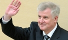 Nach der Wahlschlappe der CSU bei der Landtagswahl 2008 schlug die Stunde von Horst Seehofer. Noch vor einem Jahr im Rennen um den Parteivorsitz gegen Erwin Huber unterlegen, war jetzt der Ruf nach dem politischen Alphatier aus der CSU eindeutig. Der Ingolstädter gab sein Amt als Bundesagrarminister auf, um sich am 27. Oktober zum Ministerpräsidenten wählen zu lassen. Weder seine schwere Herzerkrankung 2002 noch eine außereheliche Tochter konnten seine politische Karriere stoppen. Foto: dpa