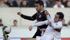 Zweikampf zwischen dem Fankfurter Caio (l.) und dem Stuttgarter Cristian Molinaro. Der VfB gewinnt mit 2:1. Foto: ddp