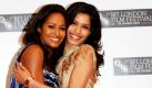 Da haben sich anscheinend zwei gerne: Die palästinensische Drehbuchautorin Rula Jebreal und die indische Schauspielerin Freida Pinto umarmen sich bei der Premiere des Films Miral beim London Film Festival. Das britische Festival läuft noch bis zum 28. Oktober. Foto: dapd