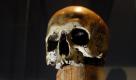 ... schienen ein Phänomen der Vergangenheit zu sein, an das museale Relikte erinnern: Der Totenschädel eines gefangenen Seeräubers etwa, der zur Abschreckung auf einen Pfahl genagelt worden war - zu sehen im Internationalen Maritimen Museum in Hamburg. Über solche Geschichten ... Foto: dpa