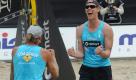 Beach-Volleyball bei einem Welttour-Turnier: Das Duo Julius Brink (links) und Jonas Reckermann steht in Marokko im Halbfinale. Foto: dpa
