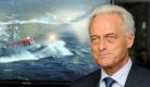 Bundesverkehrsminister Peter Ramsauer (CSU) informiert sich am Donnerstag (28.07.2011) in der Seenotleitung Bremen der Deutschen Gesellschaft zur Rettung Schiffbrüchiger (DGzRS) über die Arbeit der Seenotretter. Im Hintergrund ist ein Werbefilm mit Seenotkreuzern im simulierten Einsatz zu sehen. Von hier aus werden jedes Jahr mehr als 2000 Einsätze der Rettungsflotte koordiniert. Foto: Ingo Wagner dpa/lni +++(c) dpa - Bildfunk+++  Foto: dpa/bundesregierung.de