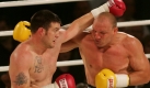 Doch Axel Schulz kehrte zur Überraschung vieler in den Ring zurück:Im November 2006 trat er gegen den Amerikaner Brian Minto in den Ring - und verlor durch technisches K.o. in der sechsten Runde. Es war ein schwacher Auftritt, danach erklärte Schulz seinen definitiven Rücktritt vom Profisport. 
 Foto: dpa