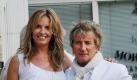 Für ihn ist Aiden das achte Kind! Rod Stewart und seine dritte Ehefrau wurden im Februar 2011 zum zweiten Mal gemeinsam Eltern. Ihr erster Sohn Alastair kam 2005 zur Welt. Rods ältestes Kind, seine Tochter Sarah ist mittlerweile 48 Jahre alt. Foto: dpa
