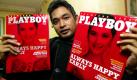 Der indonesische Playboy-Herausgeber Erwin Arnada zeigt im April 2006 die erste Ausgabe des Magazins in Jakarta. Nun wird Arnada von der Staatsanwaltschaft des Landes gesucht, weil er seine zweijährige Haftstrafe nicht angetreten hat. Was er sich zu Schulden kommen lassen hat, überrascht nicht: Verurteilt wurde er wegen der Veröffentlichung von Bildern spärlich bekleideter Frauen. Foto: dapd