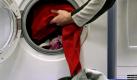 Wer unter Fußpilz leidet, sollte die Socken getrennt von der anderen Wäsche aufbewahren, sonst werden auch die anderen Kleidungsstücke infiziert. (Bild: dpa) Foto: dpa