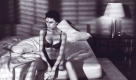 In this undated photo made available by Giorgio Armani press office in Milan, Wednesday, Jann. 14, 2009, fashion icon Victoria Beckham appears as the official worldwide testimonial for Emporio Armani women's underwear. The advertising campaign for Armani's underware featuring Victoria Beckham will roll out in spring on fashion and lifestyle magazines and on billboards in major cities around the world. (AP Photo/Giorgio Armani Press Office) **EDITORIAL USE ONLY, NO SALES ** Foto: ap