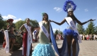 Die Teilnehmerinnen des Wettbewerbs Miss Intercontinental 2009 in ihren traditionellen Kostümen. Der Schönheitscontest findet südlich von Minsk in Weißrussland statt. Foto: ap