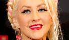 Betrunkene Christina Aguilera verhaftet
Vorspann: 	
Text: 	

Los Angeles (dpa) - Popstar Christina Aguilera (30) hat eine Nacht in der Ausnüchterungszelle verbracht. Wie der Internetdienst «People.com» am Dienstag berichtete, wurde die Sängerin in den frühen Morgenstunden zusammen mit ihrem Freund von der Polizei in West Hollywood aufgegriffen.

«Sie war nicht in der Lage, auf sich selbst aufzupassen...Sie war betrunken», teilte Polizeisprecher Steve Whitmore mit. Aguilera kam erst nach einigen Stunden auf freien Fuß, als sie nach Angaben von Whitmore «wieder klar denken» konnte. Sie sei nur zu ihrer eigenen Sicherheit festgenommen worden, dies hätte keine weiteren Folgen für die Sängerin.

Aguilera war mir ihrem Freund Matthew Rutler im Auto unterwegs, er saß bei der nächtlichen Tour am Steuer. Rutler wurde unter Verdacht auf Trunkenheit festgenommen. Ihm droht ein Verfahren.

Nach fünf Jahren Ehe hatte sich Aguilera im vorigen Herbst von ihrem Mann Jordan Bratman getrennt. Ihr Sohn Max Liron ist drei Jahre alt. Bei den Dreharbeiten zu dem Filmmusical «Burlesque» lernte sie Rutler, einen Produktionsassistenten, kennen.
Ressort: 	VIP
Schlagworte: 	Leute/USA/ Foto: dapd