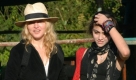 Madonna und Lourdes (Foto)