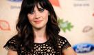 Zooey Deschanel, a cast member in the television series 'New Girl,' poses at the 7th Annual FOX Fall Eco-Casino Party in Culver City, Calif., Monday, Sept. 12, 2011. The event raised money and awareness for environmental causes while celebrating the launch of the FOX fall television season. (Foto:Chris Pizzello/AP/dapd

Ein Mann sieht aZooey Deschanel, ein Darsteller in der Fernsehserie 'New Girl', stellt auf der 7th Annual FOX Fall Eco-Casino Party in Culver City, Kalifornien, Montag 12 September, 2011. Die Veranstaltung Geld gesammelt und das Bewusstsein für den Umweltschutz während der Feier der Einführung des FOX fallen TV-Saison. (Foto: Chris Pizzello / AP / dapd) Foto: dapd