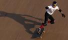Mitchie Brusco ist 14 Jahre alt: Beim Skateboarding-Festival Big Air Final in Los Angeles zeigt er, wie gut er das kleine Brett mit Rädern beherrscht. Rasante Geschwindigkeiten und gefährliche Sprünge verlangen allerdings höchste Konzentration und jede Menge Ausdauer. Foto: dapd