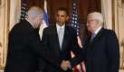 Eher ein erzwungener Händedruck zwischen Benjamin Netanjahu und Mahmud Abbas. Foto: ap