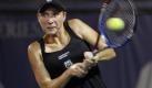 Alona Bondarenko aus der Ukraine mit einer Rückhand während ihrer Erstrunden-Partie gegen Dinara Safina aus Russland beim Merkur Versicherung Open Tennisturnier im kalifornischen Carlsbad. Safina, 35. auf der Weltrangliste, gewann das Spiel 6 -1 7-6 (7 / 2) gegen Bondarenko. Foto: ap