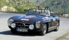 Die schmalen schmalen 185er Pneus bringen bei höherem Tempo Unruhe in den Wagen. Doch die sind nun einmal original. Darauf wurden Fahrzeug und Fahrwerk seinerzeit bei der Entwicklung abgestimmt, so Mercedes-Experte Mike Kunz, gerade unter den US-Sammlern gibt es einige, die auf die breiteren 205-Reifen umgestiegen sind. Dem Auto tut das weder technisch noch optisch gut. Foto: pi
