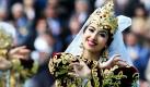 Traditionelle Tänzerinnen bei einem Auftritt bei Festlichkeiten in Usbekistan. Usbekistan ist ein Staat in Zentral-Asien, der 1991 unabhängig wurde. Foto: ap