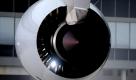 Die erste A380 für Lufthansa steht am Mittwoch (19.05.2010) am Airbus-Standort in Hamburg zur Auslieferung an die Lufthansa bereit. Die Lufthansa stellt ihren ersten Großraumjet vom Typ Airbus A380 in den Dienst. Das gut 72 Meter lange Flugzeug mit Platz für 526 Passagiere trägt den Namen «Frankfurt am Main» und soll am frühen Nachmittag mit ausgewählten Gästen nach Frankfurt fliegen, wo die Feier fortgesetzt wird. Den ersten Langstreckeneinsatz absolviert der vierstrahlige Jet am 6. Juni, um die Fußballnationalmannschaft zur Weltmeisterschaft nach Südafrika zu bringen. Foto: Maurizio Gambarini dpa/lno +++(c) dpa - Bildfunk+++ Foto: dpa